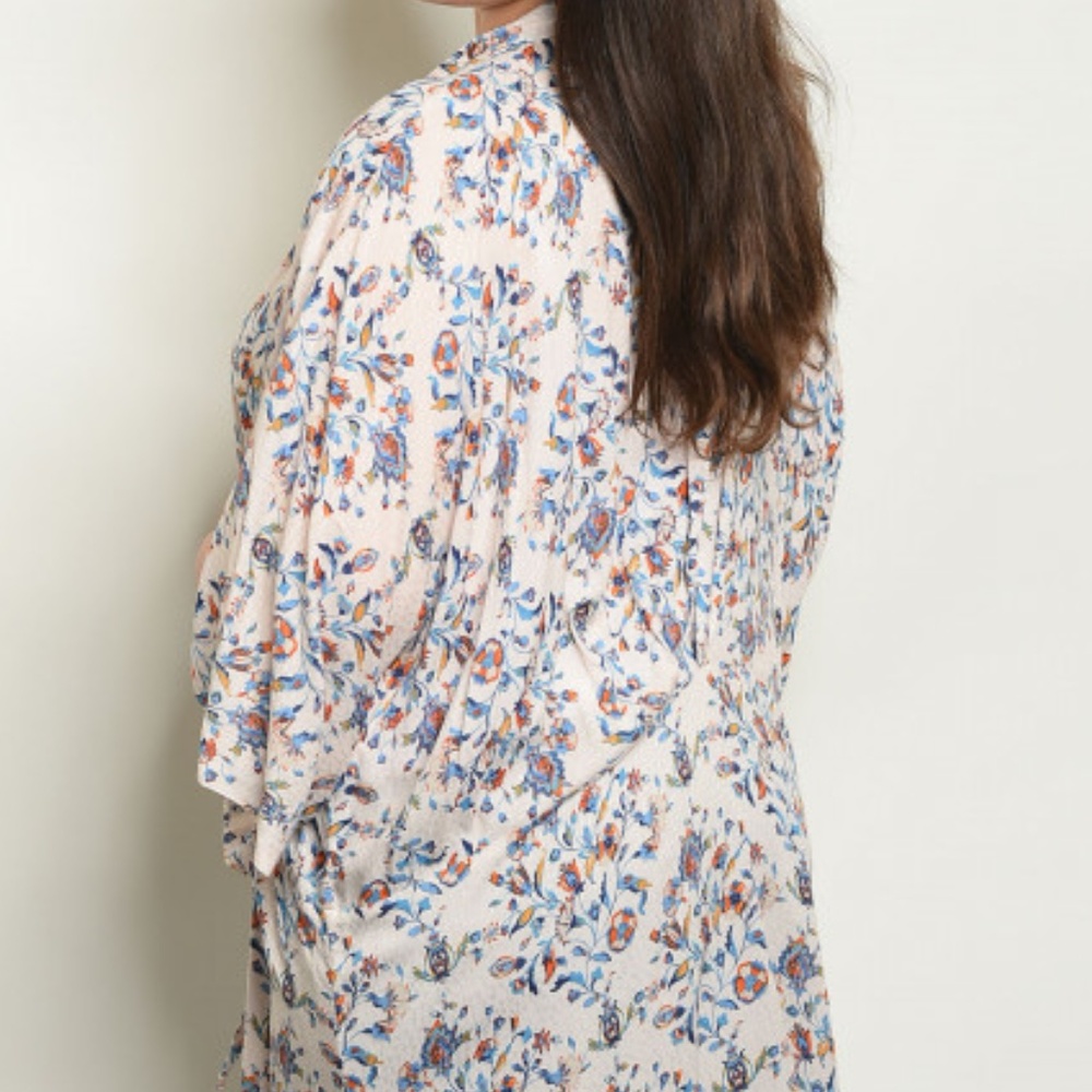1X, 2X & 3X Cream Floral kimono/ Cardigan - Picture 4 of 6